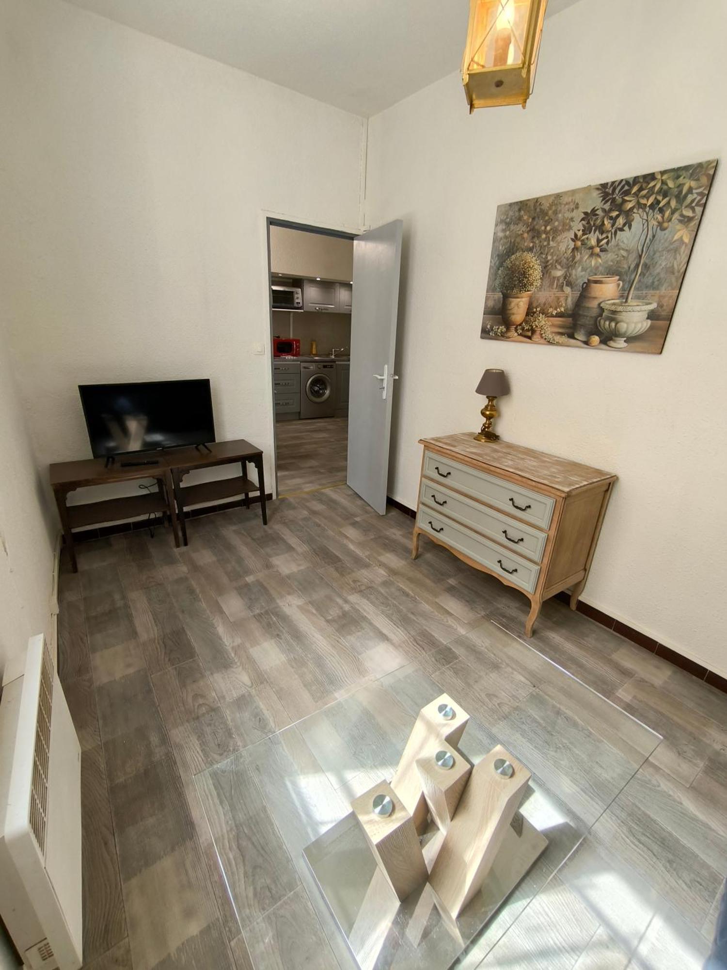 Appartement Chaleureux Dans Le Centre De Beziers Exterior photo